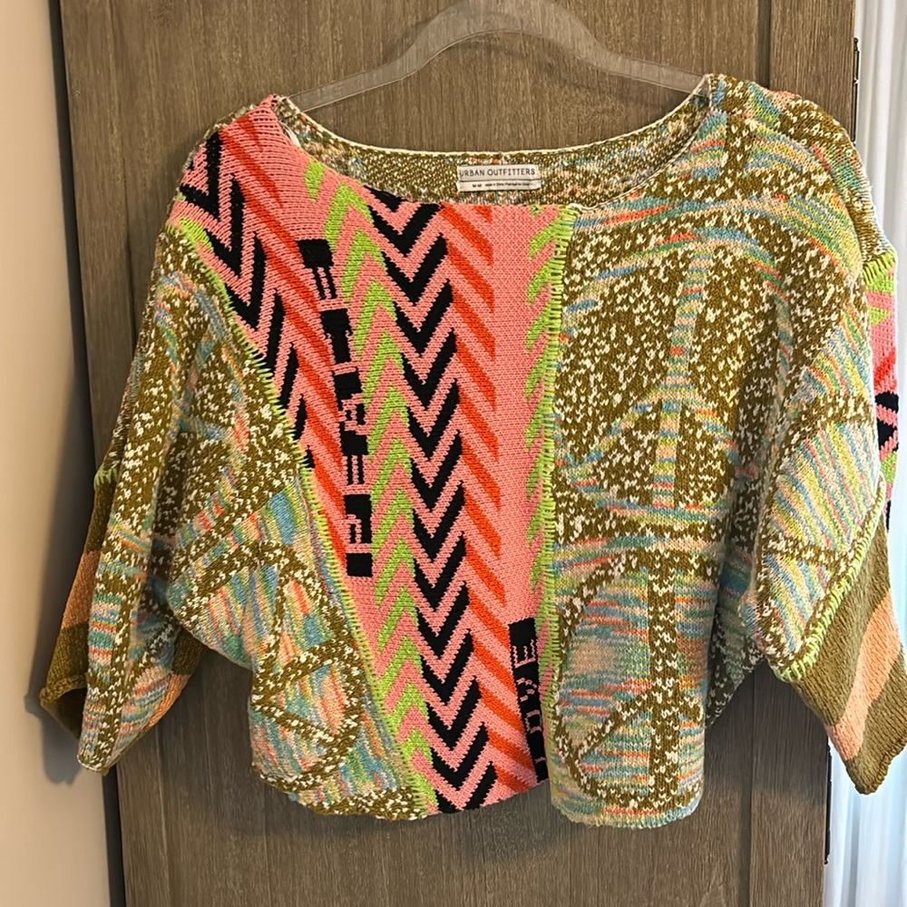 Cropped, multicolored, scoop neck sweater.